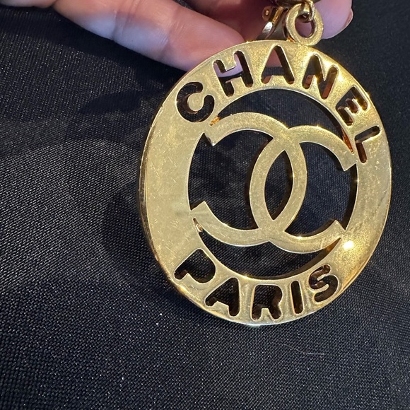 Chanel Vintage Gold Tone Dangle Hoop clip Earrings Artificial Pearl round 1980’s - Picture 10 of 10